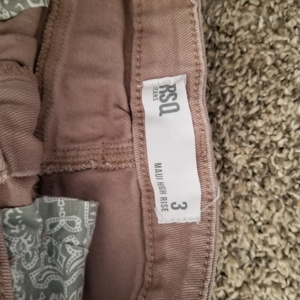 Shorts - Picture 3 of 3